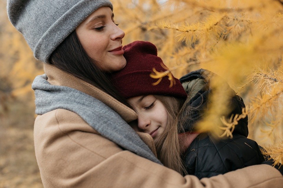 girl with mother